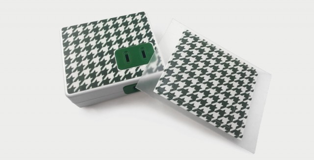 スキンシールで着せ替えできるコンセント電源タップ