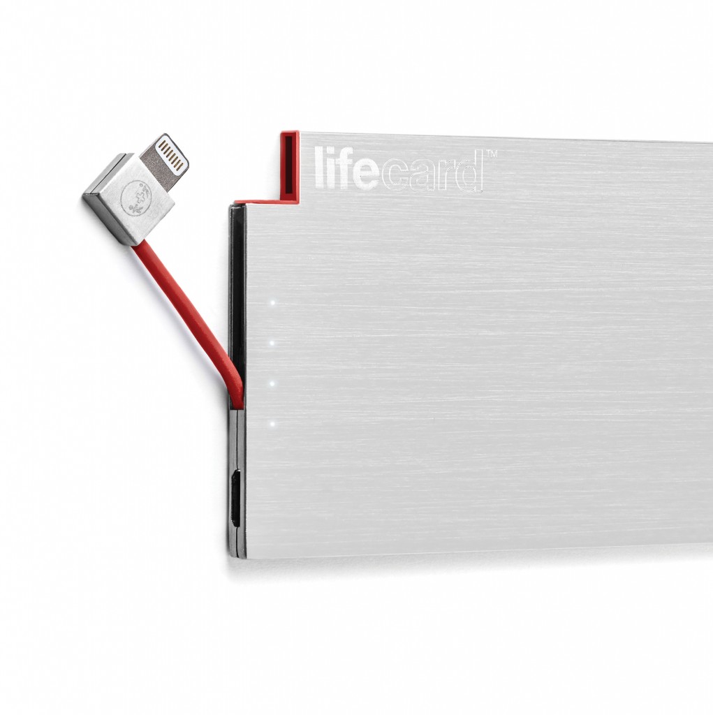 財布・定期入れに入るスマホ充電バッテリー「LIFECARD」iPhone用