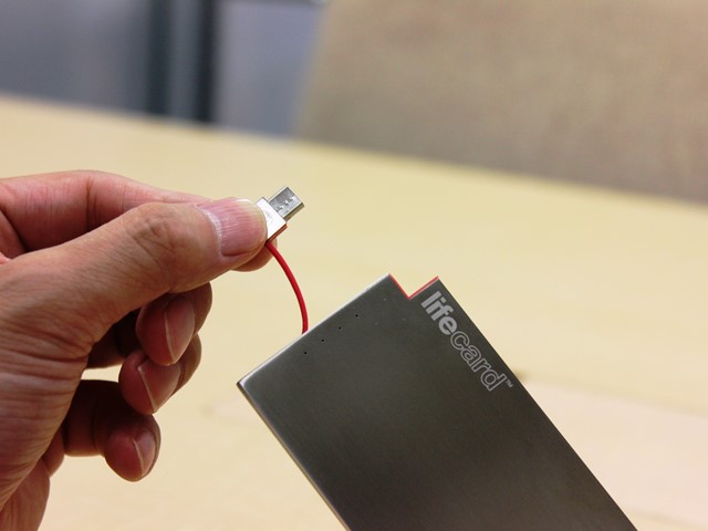 薄型スマホバッテリーのライフカードの画像16