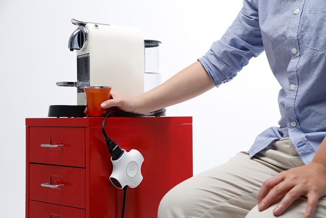 中央部分にはマグネットを内蔵。金属部分に取付けて使用できます