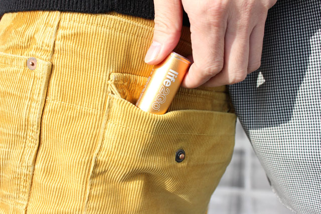 シガーソケットで充電できるバッテリー内蔵カーチャージャーLife2Goの画像