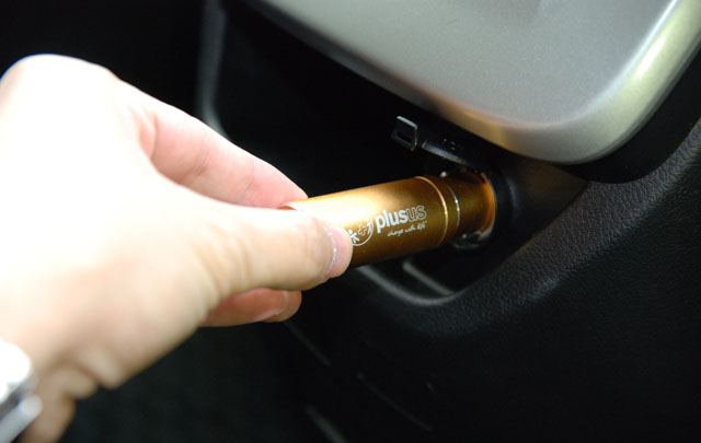 シガーソケットで充電できるバッテリー内蔵カーチャージャーLife2Goの画像