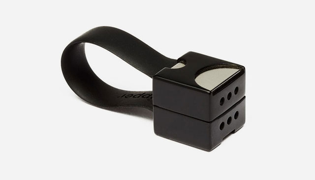 スマホ充電ができるキーアクセサリーnipperの画像