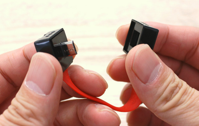 スマホ充電ができるキーアクセサリーnipperの画像