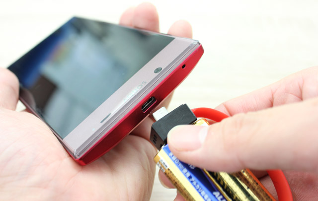 スマホ充電ができるキーアクセサリーnipperの画像