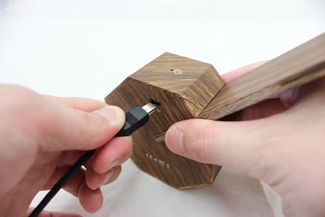 バッテリー内蔵のLEDスタンドoctagonone