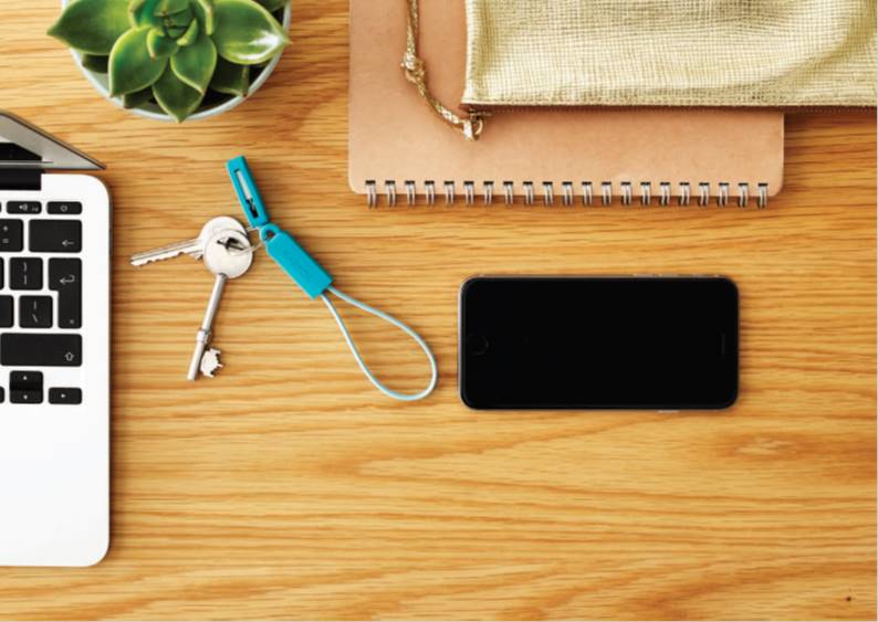 おしゃれに持ち運べるスマホ充電ケーブルLAZO